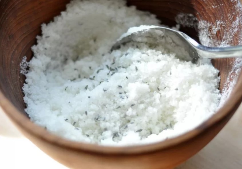 Какая польза от соляного скраба для тела